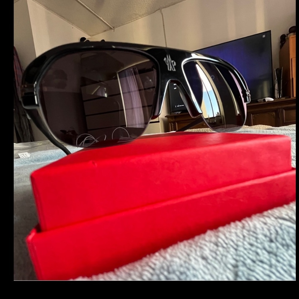 Brand new Moncler Gatiion Navigator sunglasses